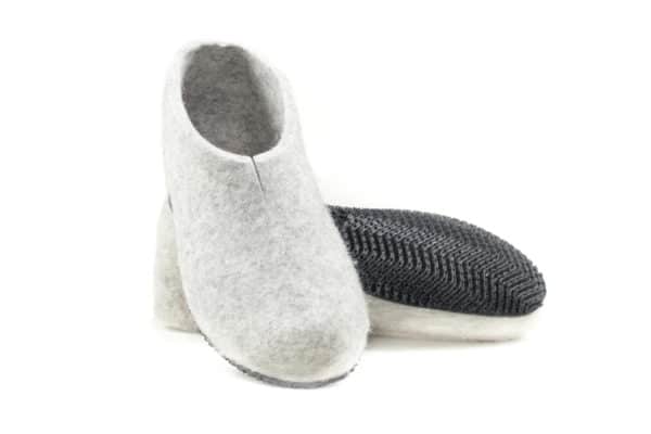 Felt slippers with rubber sole-401