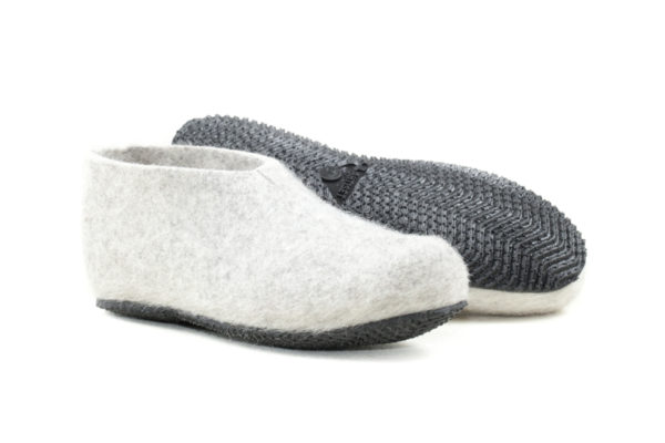 Felt slippers with rubber sole-402