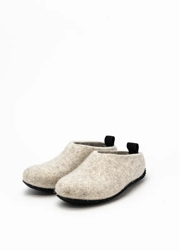 Grey wool-felt shoes photographed from the front angle, one shoe placed slightly forward with the sole partially visible.