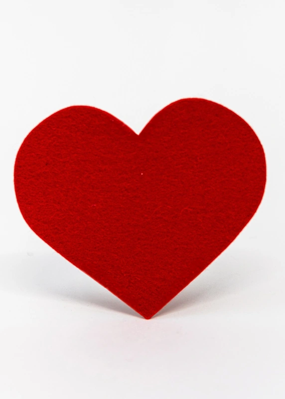 Red heart-shaped coaster – 100% wool felt.