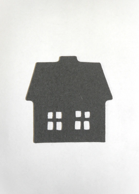 Steel grey house-shaped coaster – 100% wool felt.