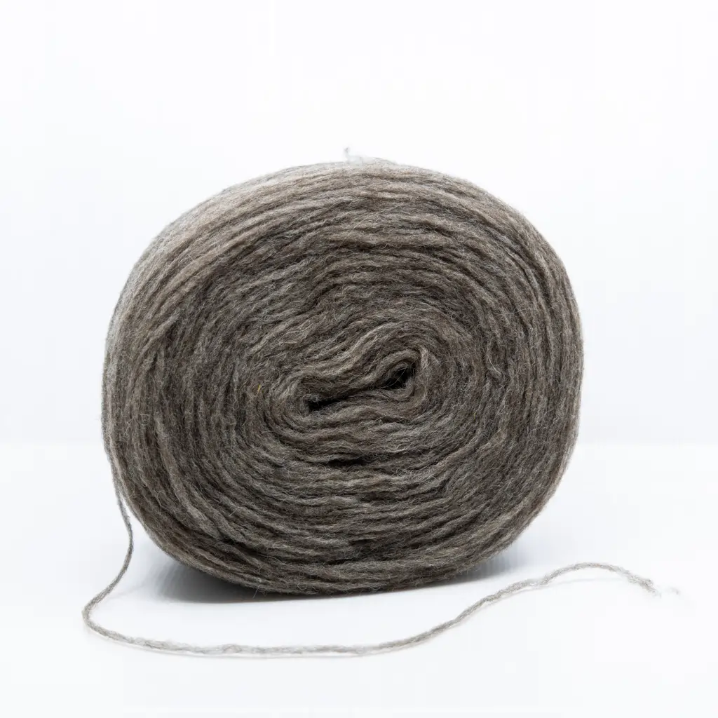 Natural brown roving yarn ball wool